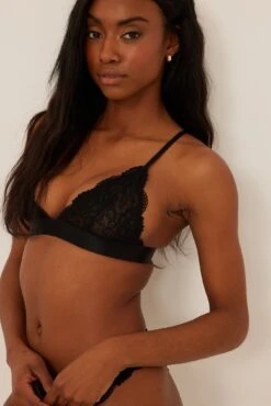 Elastic Band Triangle Lace Top