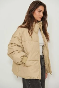 NA-KD Recycled Padded Drawstring Midi Jacket 14 NA-KD Recycled Padded Drawstring Midi Jacket -Na-Kd nakd recycled padded drawstring midi jacket 1100 005041 0005 03a 1