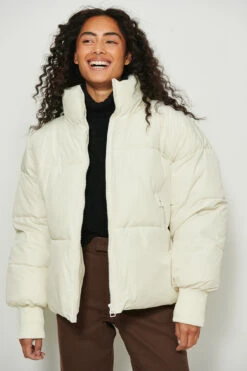 NA-KD Recycled Padded Drawstring Midi Jacket 16 NA-KD Recycled Padded Drawstring Midi Jacket -Na-Kd nakd recycled padded drawstring midi jacket 1100 005041 0260 01a