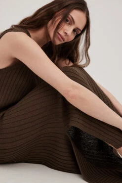 NA-KD Rib Knitted V-Neck Midi Dress