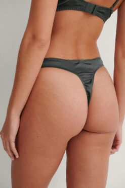 Satin Highwaist V-Cut String -Na-Kd nakd satin highwaist v cut string 1013 000790 0008 02i