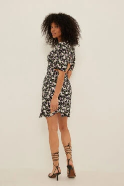 NA-KD Short Sleeve Open Back Mini Dress -Na-Kd nakd short sleeve open back mini dress 1100 003574 0689 36661