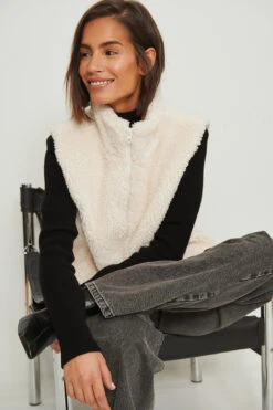 Short Teddy Vest -Na-Kd nakd short teddy vest 1018 008925 0260 01c