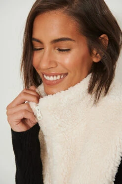 Short Teddy Vest -Na-Kd nakd short teddy vest 1018 008925 0260 04g