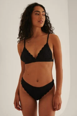 Structured Lace Detail Triangle Top -Na-Kd nakd structured lace detail triangle top 1013 000946 0002 03c