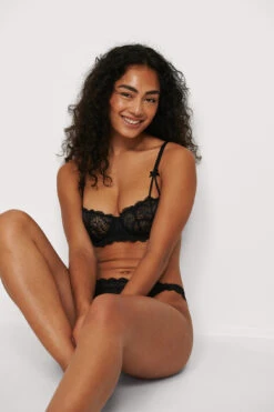 Sugar Bow Lace Thong -Na-Kd nakd sugar bow lace thong 1013 001049 0002 02i r13