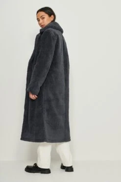 Recycled Teddy Coat -Na-Kd nakd teddy coat 1018 007920 0038 02d