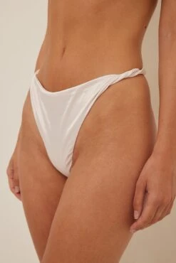 Twisted High Leg Satin Thong -Na-Kd nakd twisted high leg satin thong 1013 001094 0368 0007