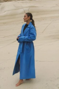 Oversized Double Button Trenchcoat 11 Oversized Double Button Trenchcoat -Na-Kd oversized double button trenchcoat 1737 000012 0003 editorial