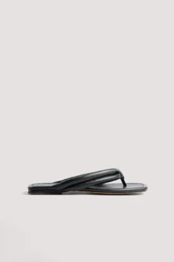 Padded Toe Strap Slippers -Na-Kd padded toe strap slippers 1055 001423 00020936