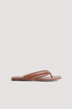 Padded Toe Strap Slippers -Na-Kd padded toe strap slippers 1055 001423 94790956