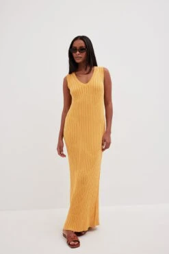 NA-KD Rib Knitted V-Neck Midi Dress -Na-Kd rib knitted v neck midi dress 1100 007063 2305 01c copy