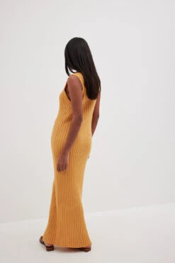 NA-KD Rib Knitted V-Neck Midi Dress -Na-Kd rib knitted v neck midi dress 1100 007063 2305 1610