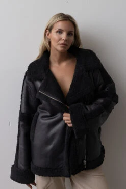 Shearling Jacket 11 Shearling Jacket -Na-Kd shearling jacket 1757 000050 4169 editorial