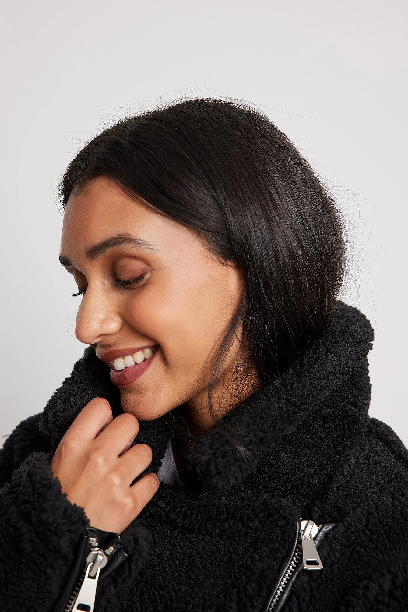 NA-KD Recycled Short Teddy Zipper Jacket 6 NA-KD Recycled Short Teddy Zipper Jacket - Image 4