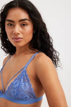 Strap Detailed Lace Top -Na-Kd strap detailed lace top 1013 001294 0003 2