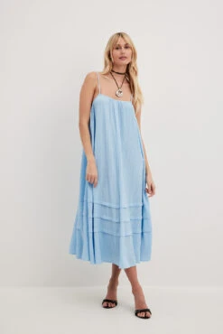 Structured Flowy Midi Dress -Na-Kd structured flowy midi dress 1014 001567 004732366 copy