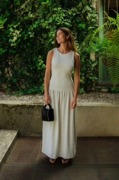 Structured Volume Dress -Na-Kd structured volume dress 1018 010285 0260 editorial5