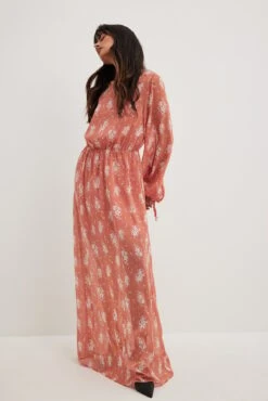 Volume Sleeve Maxi Dress -Na-Kd volume sleeve maxi dress 1797 000022 0798 6326 01c