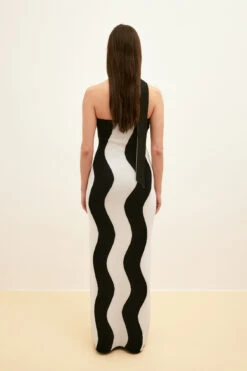 Wavy Striped Knitted Maxi Dress -Na-Kd wavy striped knitted maxi dress 1018 010284 0041 editorial3