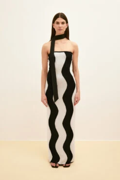 Wavy Striped Knitted Maxi Dress -Na-Kd wavy striped knitted maxi dress 1018 010284 0041 editorial5