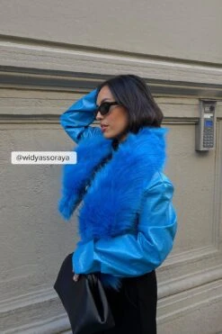 Faux Fur Collar Cropped Jacket -Na-Kd widyassoraya 1018 009641 0003 social