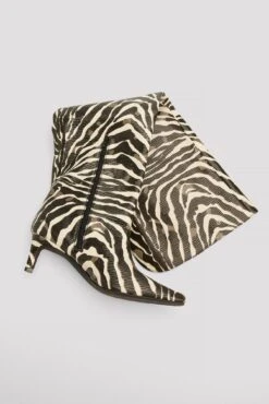 Zebra Overknee Boots -Na-Kd zebra overknee boots 1055 001257 0142 6923 copy